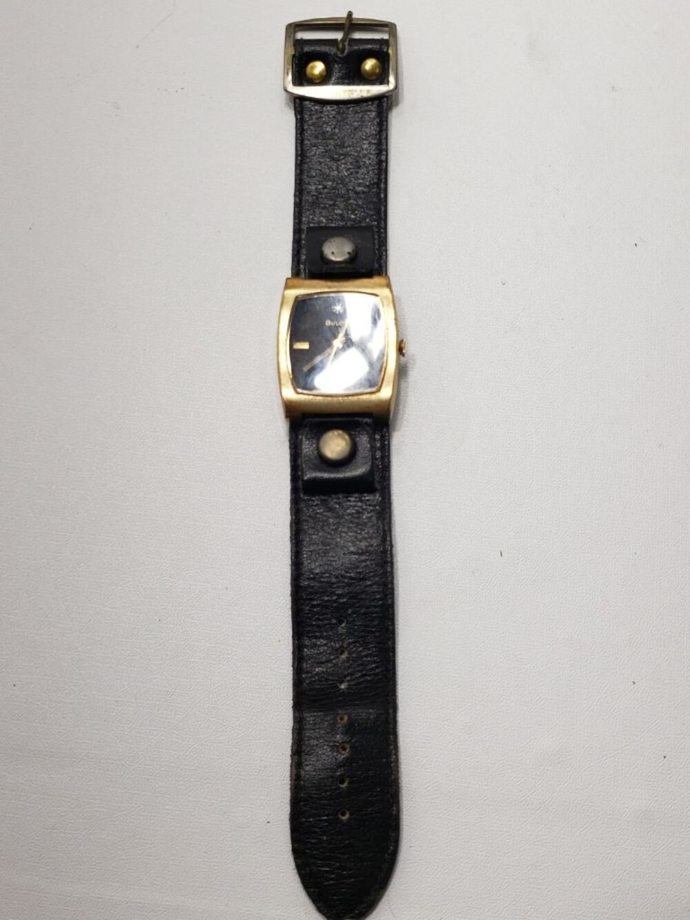 Vintage 1974 Bulova Sabre Slim Elegance Manual Wind Dress Watch w/ Case - Picture 2 of 16